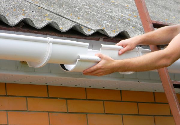 Gutter Hanging in Evansville